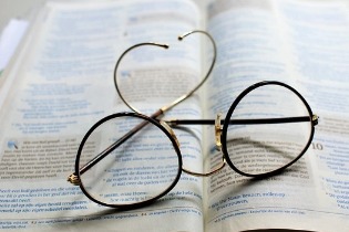 英国大学Essay_写作.jpg 英国大学Essay_写作.jpg